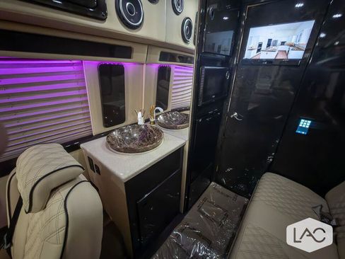 Used 2019 Mercedes-Benz Sprinter 170 Cargo image 12