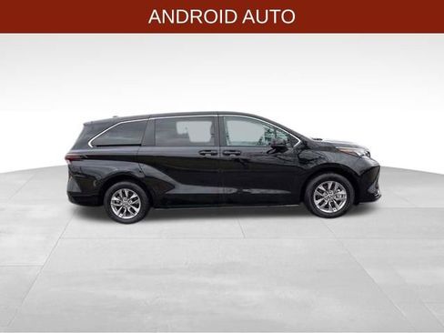 Used 2025 Toyota Sienna LE FWD image 8