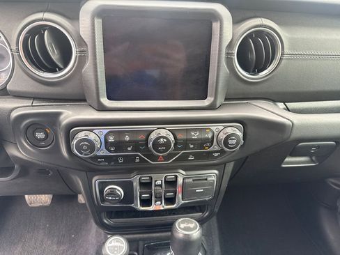 Used 2021 Jeep Wrangler Unlimited Sahara w/ Uconnect 4C Nav & Sound Group AWD/4WD image 20