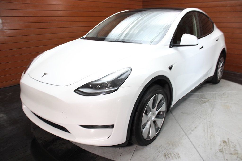 Used 2023 Tesla Model Y Long Range AWD/4WD image 1