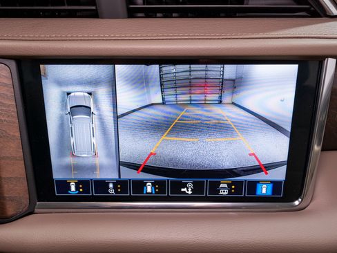Used 2021 GMC Yukon Denali w/ Advanced Technology Package AWD/4WD image 24