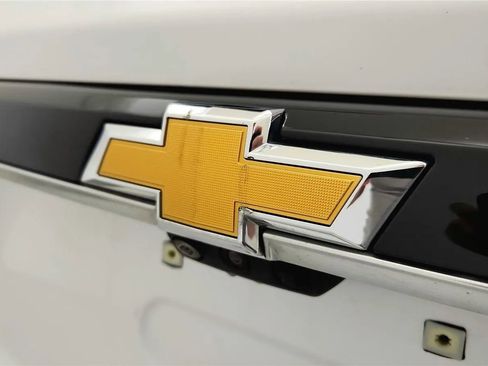 Used 2023 Chevrolet Traverse Premier FWD image 16