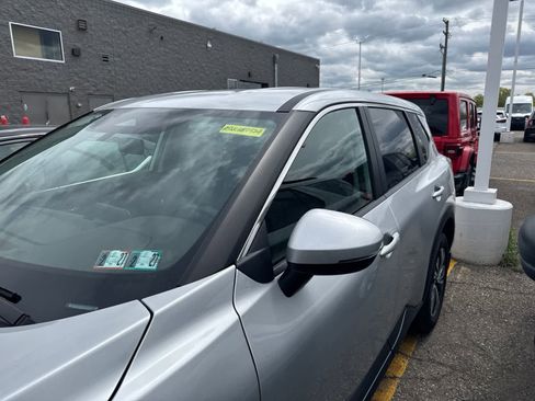 Used 2022 Nissan Rogue SV AWD/4WD image 27