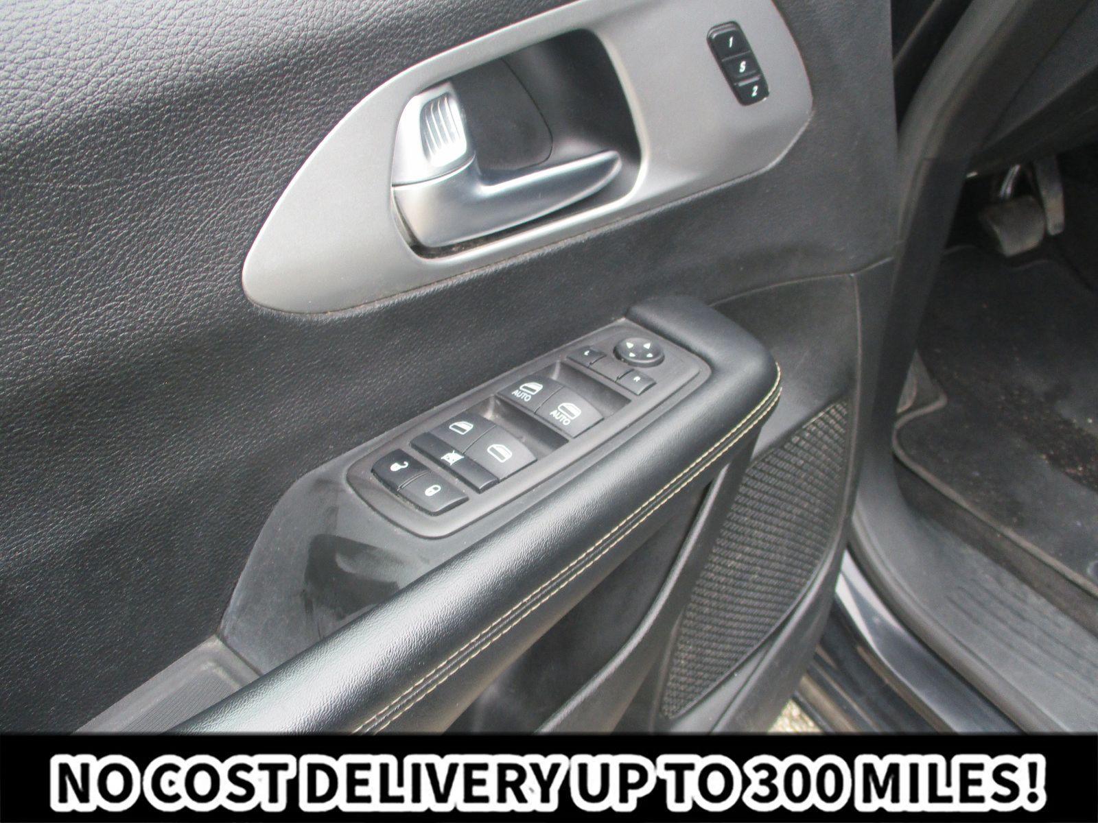 Used 2023 Chrysler Pacifica Touring-L w/ S Appearance Package FWD image 20