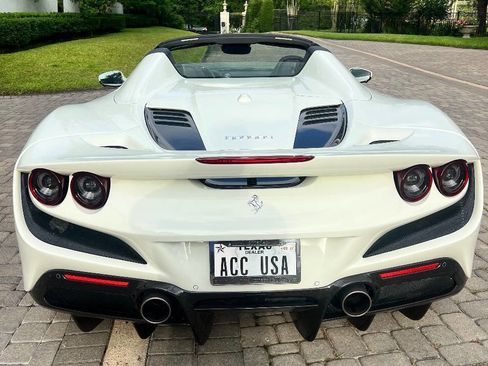 Used 2022 Ferrari F8 Tributo RWD image 9