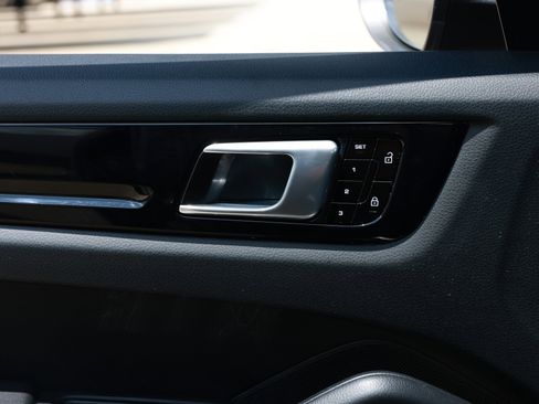 Used 2019 Porsche Cayenne S AWD/4WD image 50