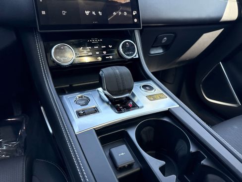 Certified 2025 Jaguar F-PACE R-Dynamic S image 8