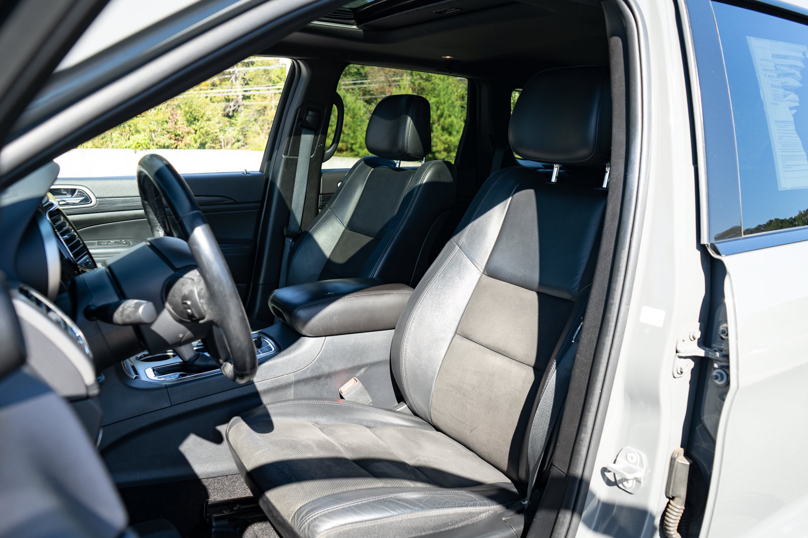 Used 2020 Jeep Grand Cherokee Altitude AWD/4WD image 15