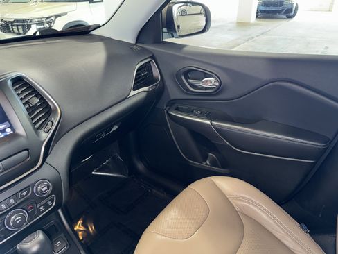 Used 2019 Jeep Cherokee Latitude Plus image 30