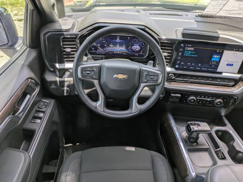 Used 2024 Chevrolet Silverado 1500 LT RWD image 15