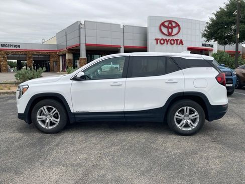 Used 2024 GMC Terrain SLE FWD image 7