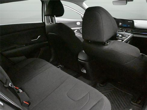 Used 2024 Hyundai Elantra SEL image 19