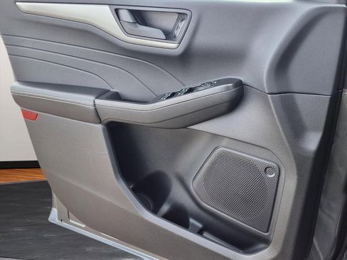 Used 2025 Ford Escape Active w/ Cold Weather Package image 18