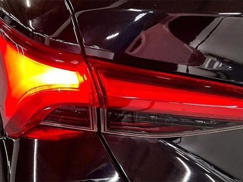 Used 2021 Toyota Avalon XLE w/ Moonroof Package image 23