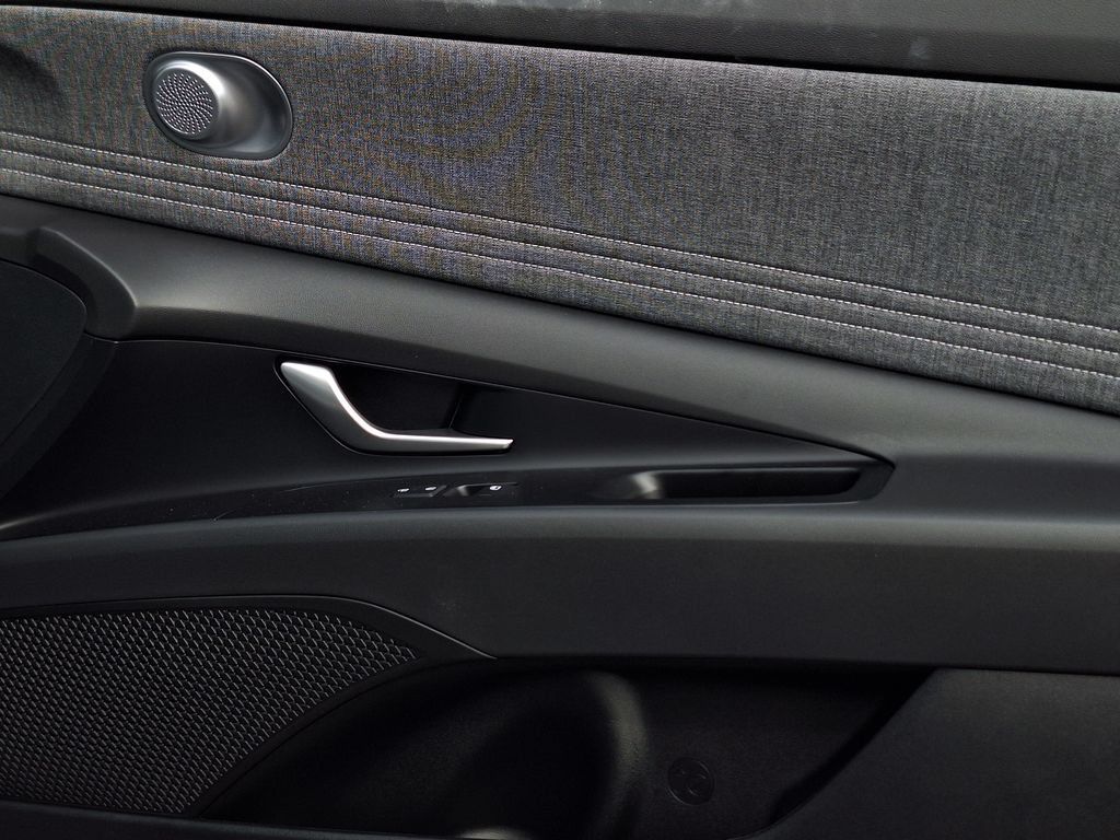 New 2026 Hyundai Elantra Limited FWD image 27