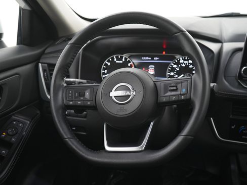 Used 2024 Nissan Rogue SV w/ SV Premium Package image 17