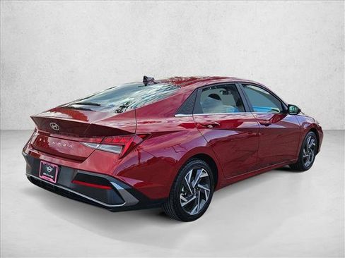 Used 2025 Hyundai Elantra SEL image 5