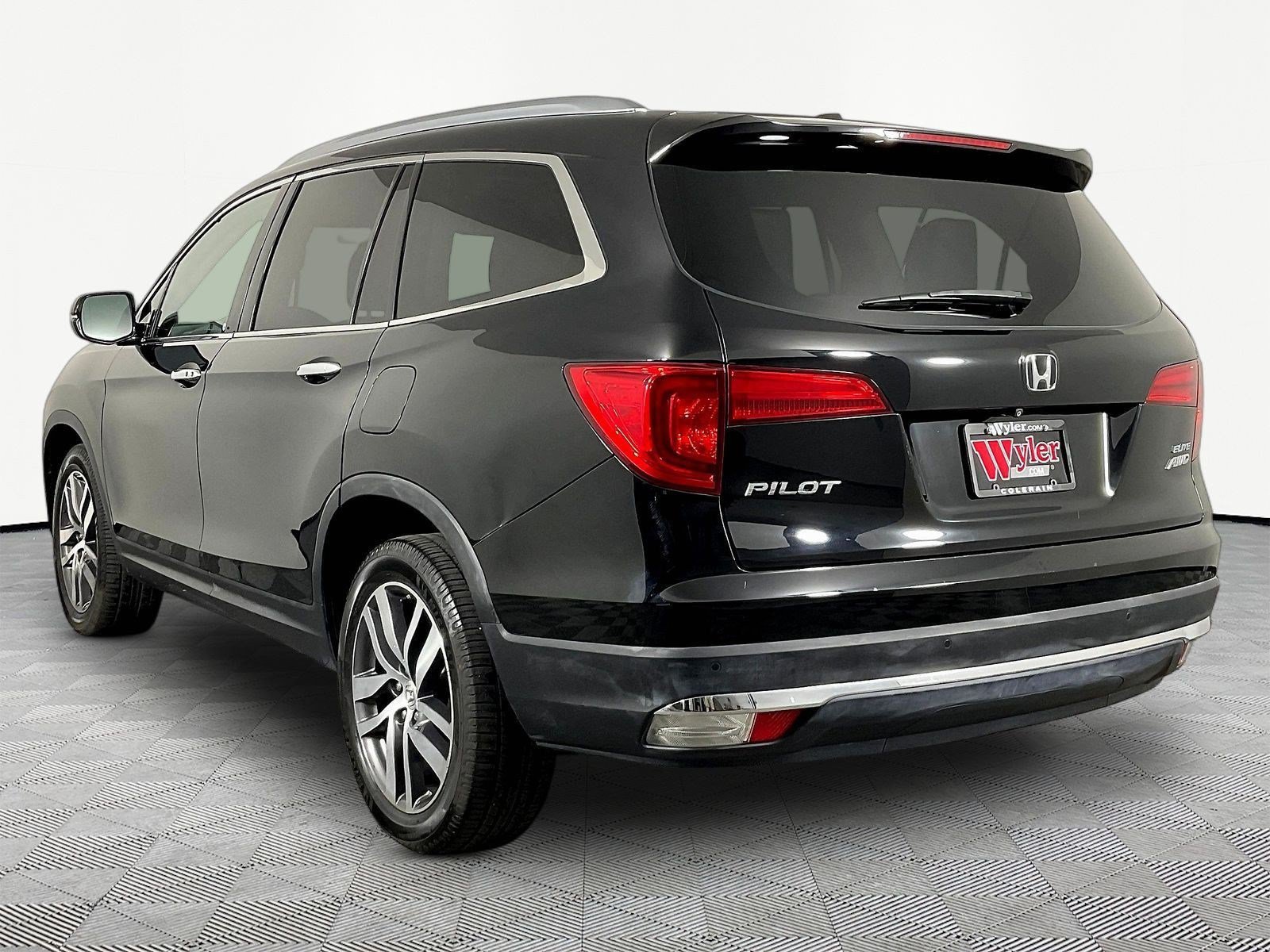 Used 2016 Honda Pilot Elite image 4