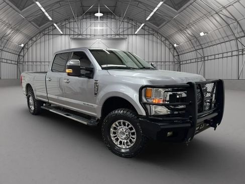 Used 2022 Ford F350 XLT w/ XLT Premium Package AWD/4WD image 8