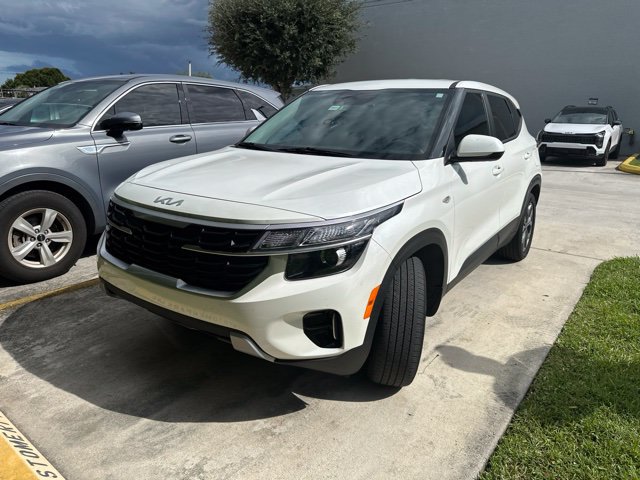 Certified 2024 Kia Seltos LX AWD/4WD image 1