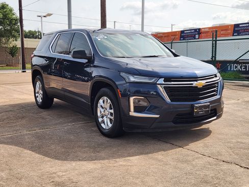 Certified 2023 Chevrolet Traverse LS FWD image 4