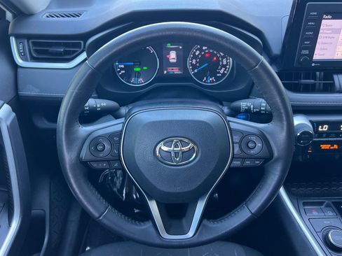 Used 2021 Toyota RAV4 XLE w/ XLE Grade Weather Package AWD/4WD image 17