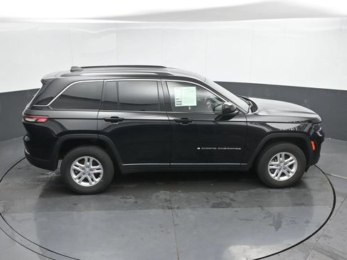Used 2023 Jeep Grand Cherokee Laredo w/ Luxury Tech Group I AWD/4WD image 32