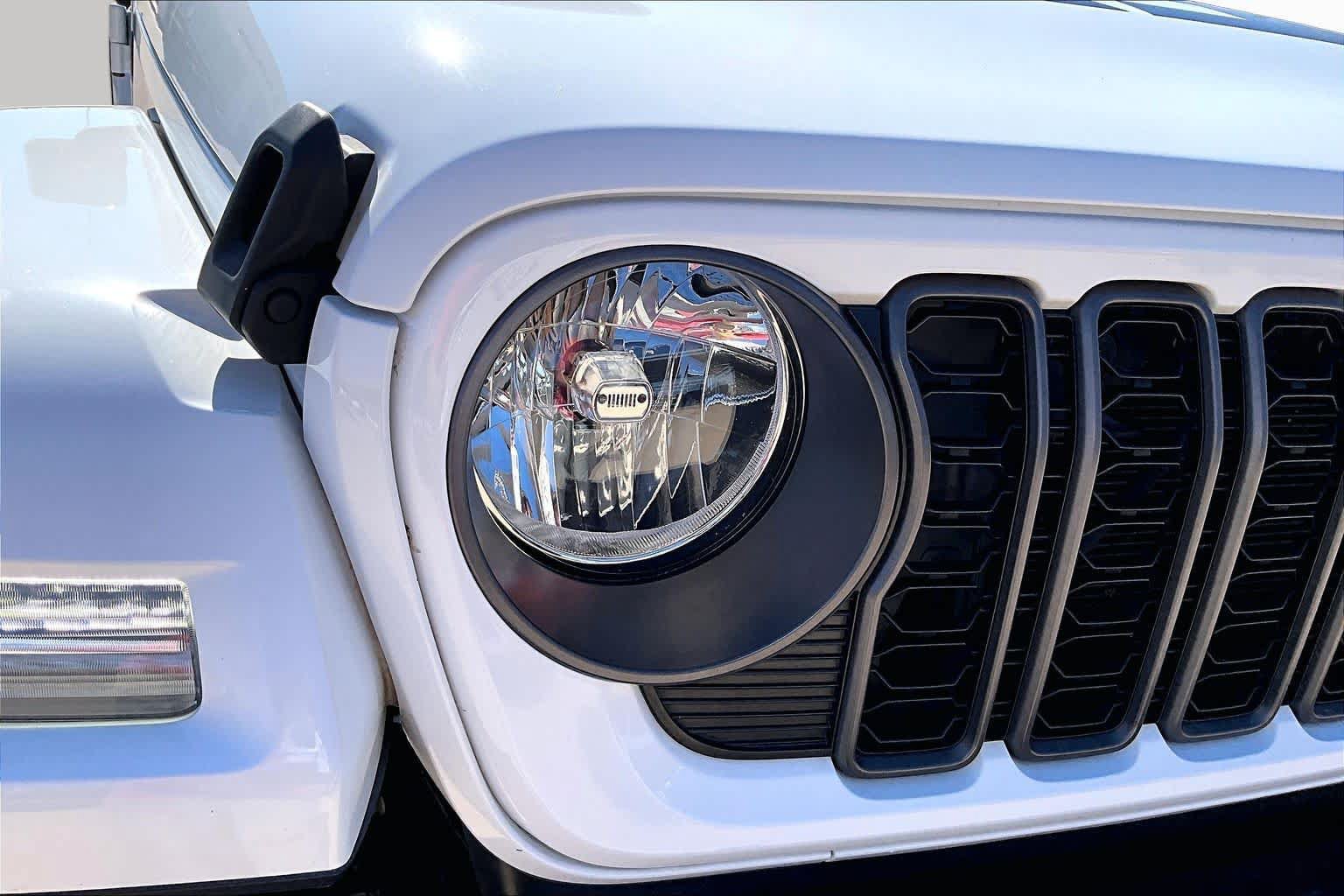 Used 2024 Jeep Wrangler Unlimited w/ Convenience Group AWD/4WD image 22