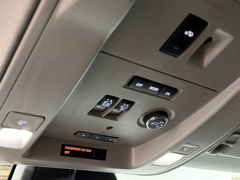 Used 2016 Cadillac Escalade Luxury RWD image 34
