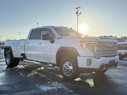 Used 2023 GMC Sierra 3500 Denali w/ Denali Ultimate Package image 3