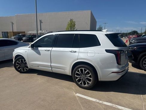 Used 2021 Cadillac XT6 Sport AWD/4WD image 4