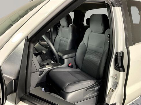 Certified 2025 Nissan Frontier S AWD/4WD image 22