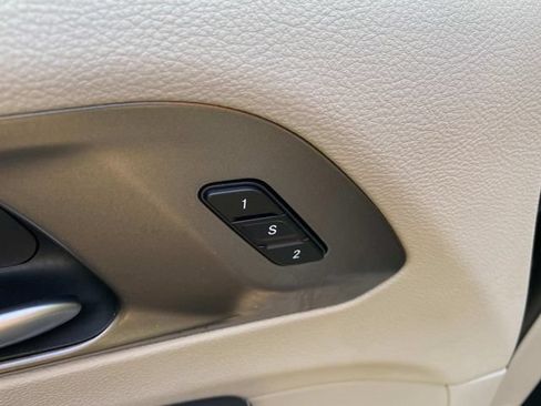 Used 2024 Chrysler Pacifica Touring-L FWD image 15