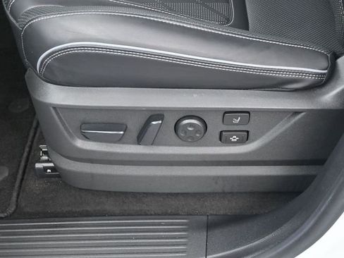 Used 2025 INFINITI QX80 Sensory image 12