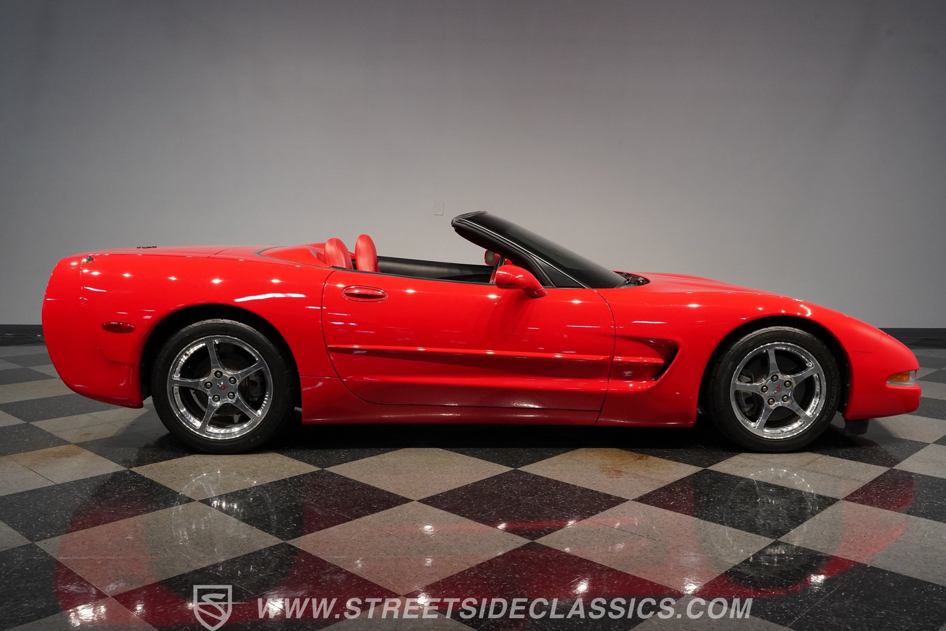 Used 2004 Chevrolet Corvette Convertible w/ Preferred Equipment Group RWD image 15