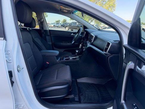 Used 2022 Kia Sportage LX FWD image 3