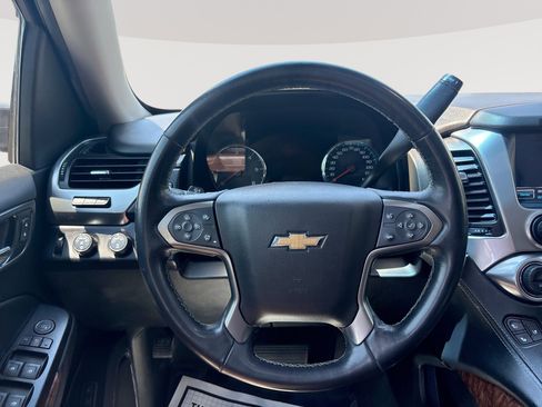 Used 2019 Chevrolet Suburban Premier w/ Premier Plus Edition AWD/4WD image 11