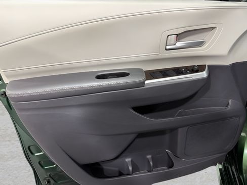 Used 2021 Toyota Sienna XLE FWD image 9
