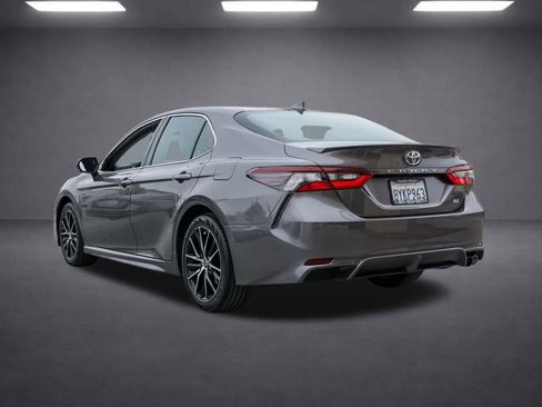 Used 2022 Toyota Camry SE image 6