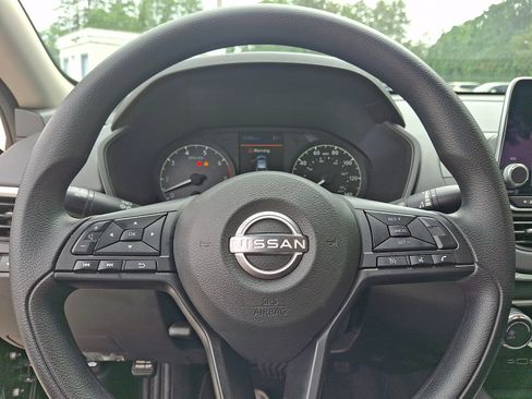 Certified 2025 Nissan Altima 2.5 S FWD image 18