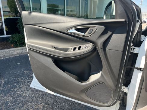 Used 2025 Buick Encore GX Preferred image 18