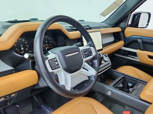 Used 2024 Land Rover Defender 110 SE image 21