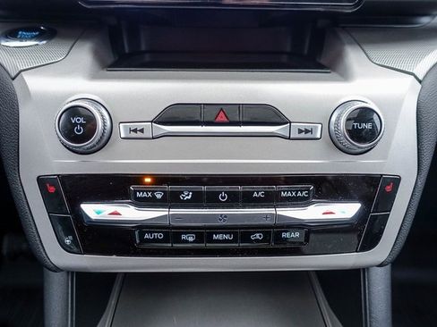 Used 2023 Ford Explorer XLT w/ Equipment Group 202A image 3