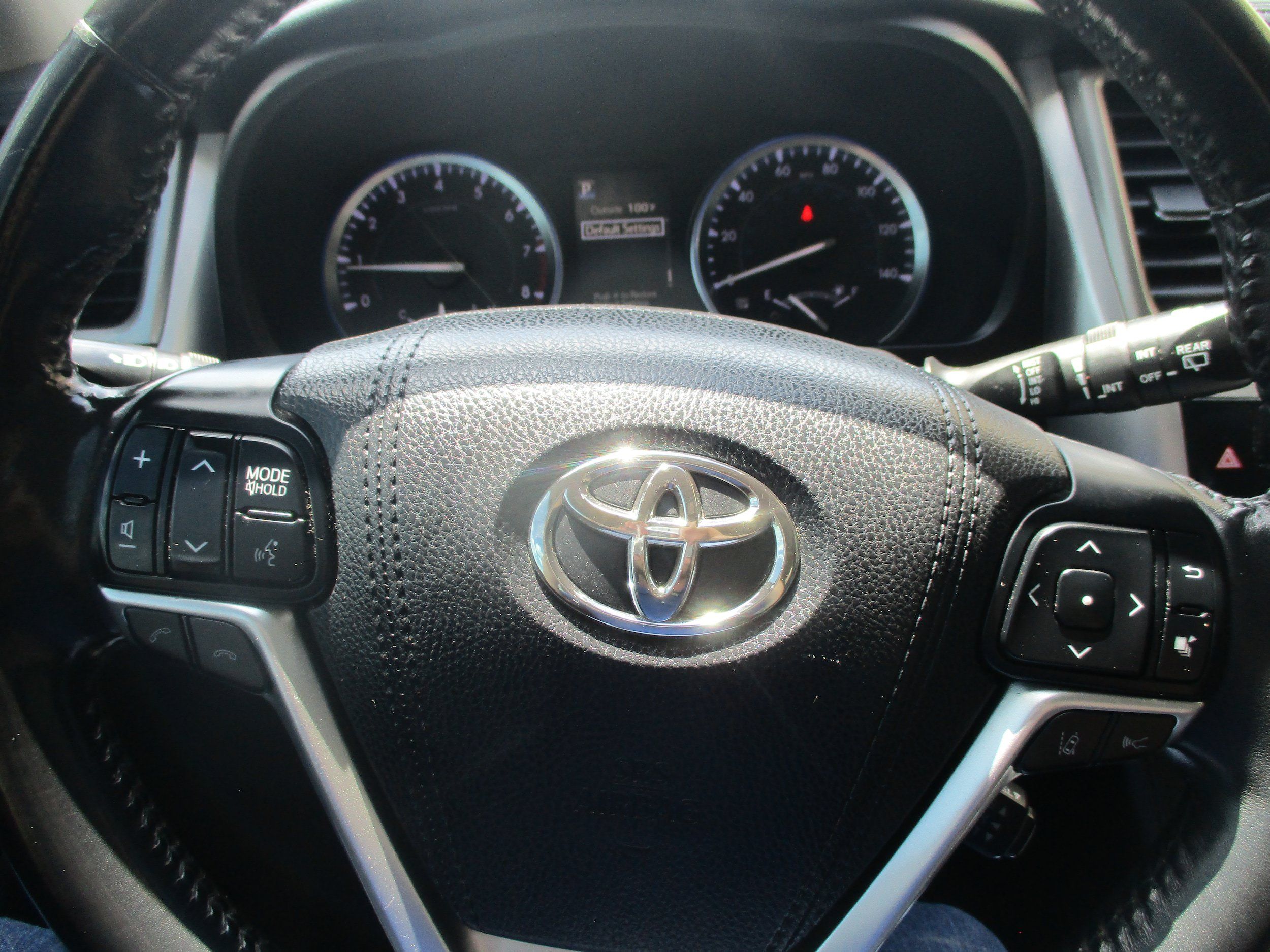 Used 2017 Toyota Highlander SE w/ Carpet Mat Package AWD/4WD image 19