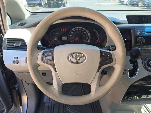 Used 2012 Toyota Sienna LE w/ Towing Pkg FWD image 19