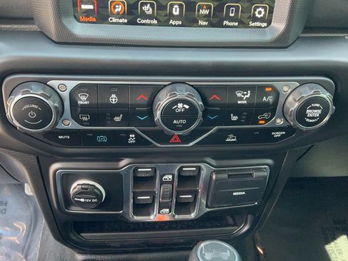 Used 2023 Jeep Wrangler Unlimited Sahara w/ Cold Weather Group AWD/4WD image 26