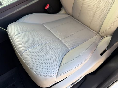 Used 2019 Land Rover Discovery SE image 22