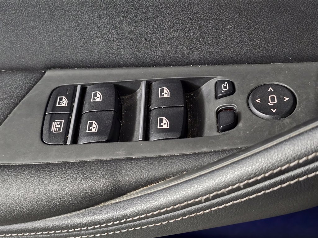 Used 2023 BMW M550i xDrive w/ Executive Package AWD/4WD image 15