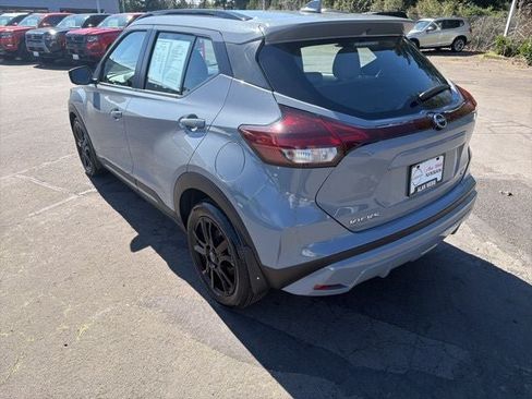 Used 2024 Nissan Kicks SR w/ SR Premium Package FWD image 3