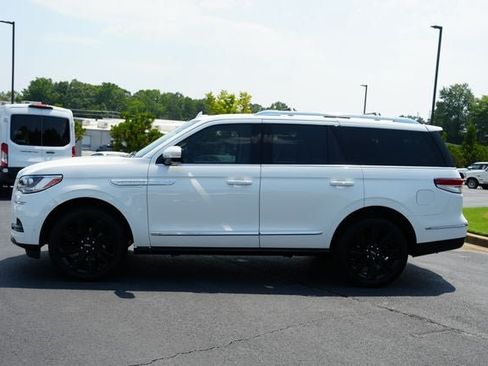 Used 2024 Lincoln Navigator Reserve AWD/4WD image 4